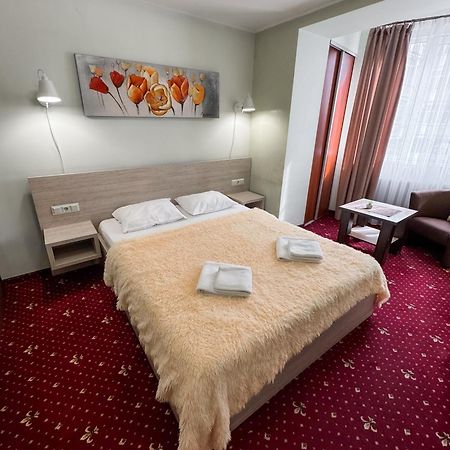 Apartments Deluxe Ivano Frankivsk Bagian luar foto