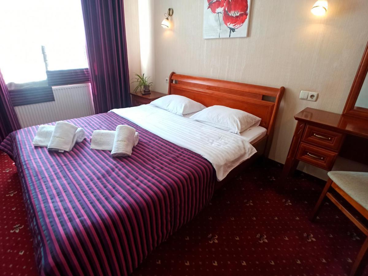 Apartments Deluxe Ivano Frankivsk Bagian luar foto