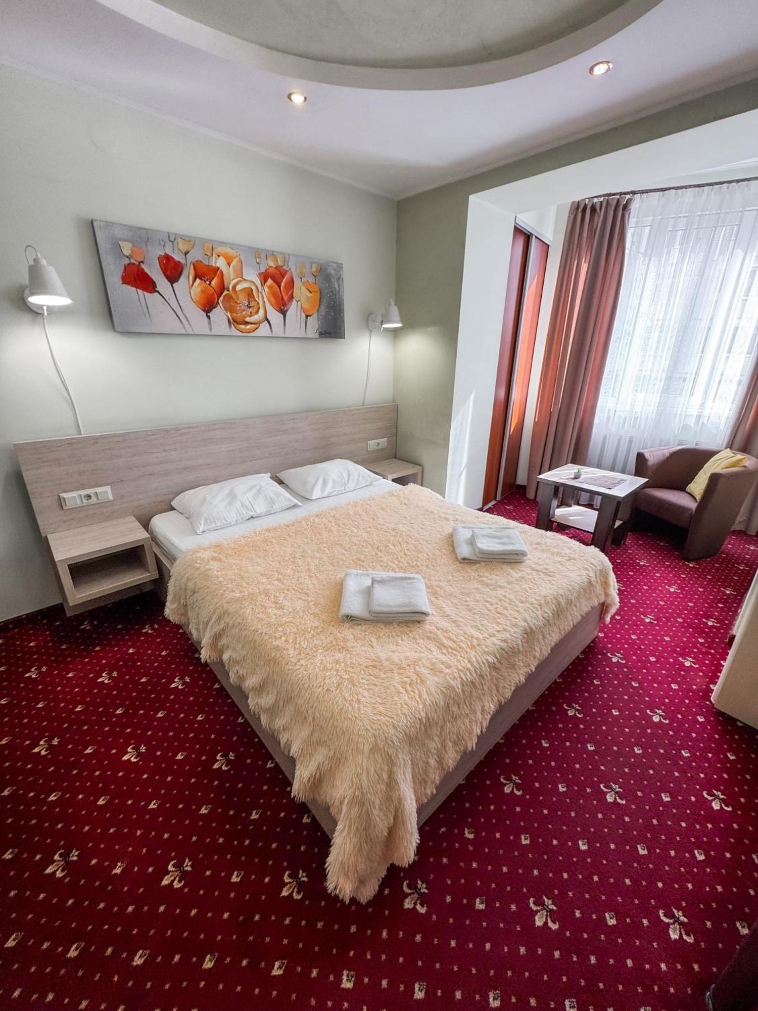 Apartments Deluxe Ivano Frankivsk Bagian luar foto