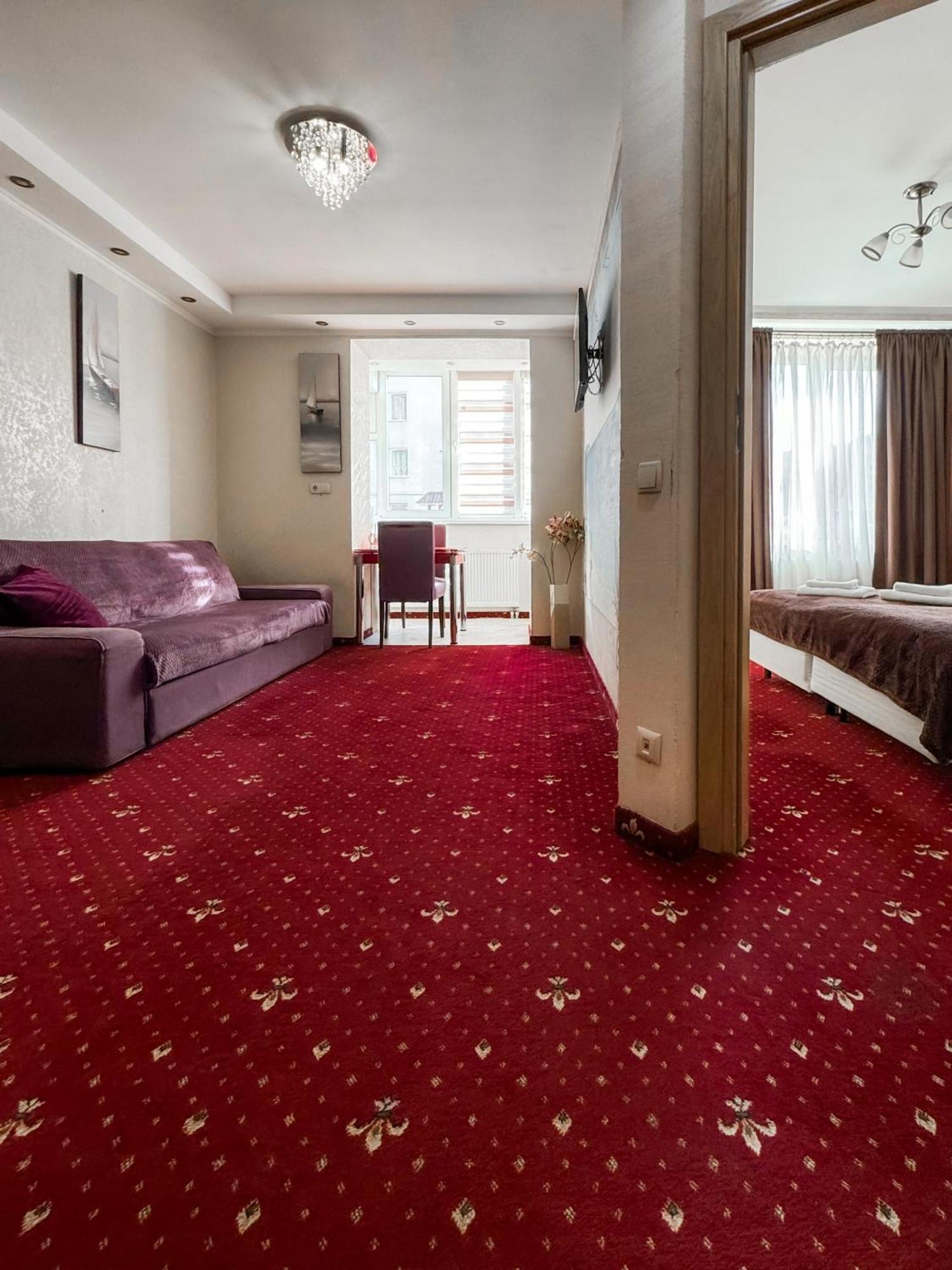 Apartments Deluxe Ivano Frankivsk Bagian luar foto