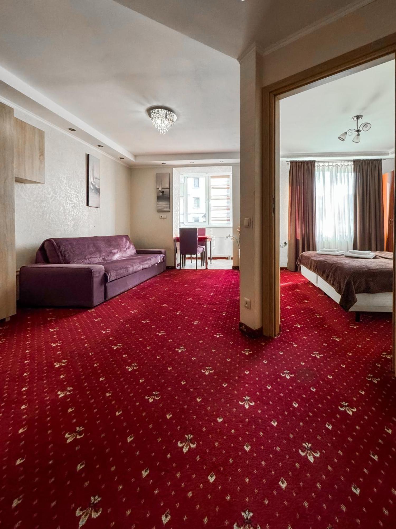 Apartments Deluxe Ivano Frankivsk Bagian luar foto