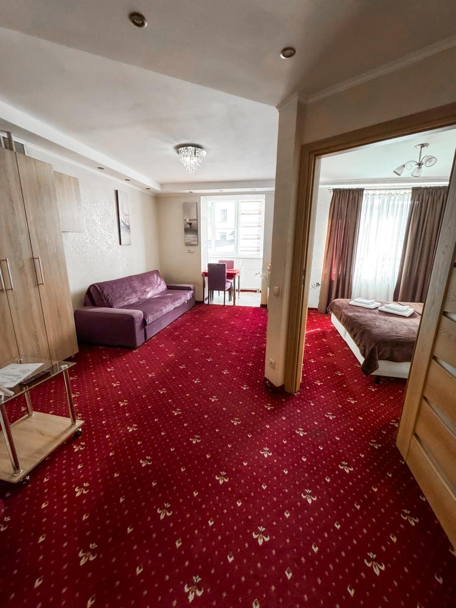 Apartments Deluxe Ivano Frankivsk Bagian luar foto