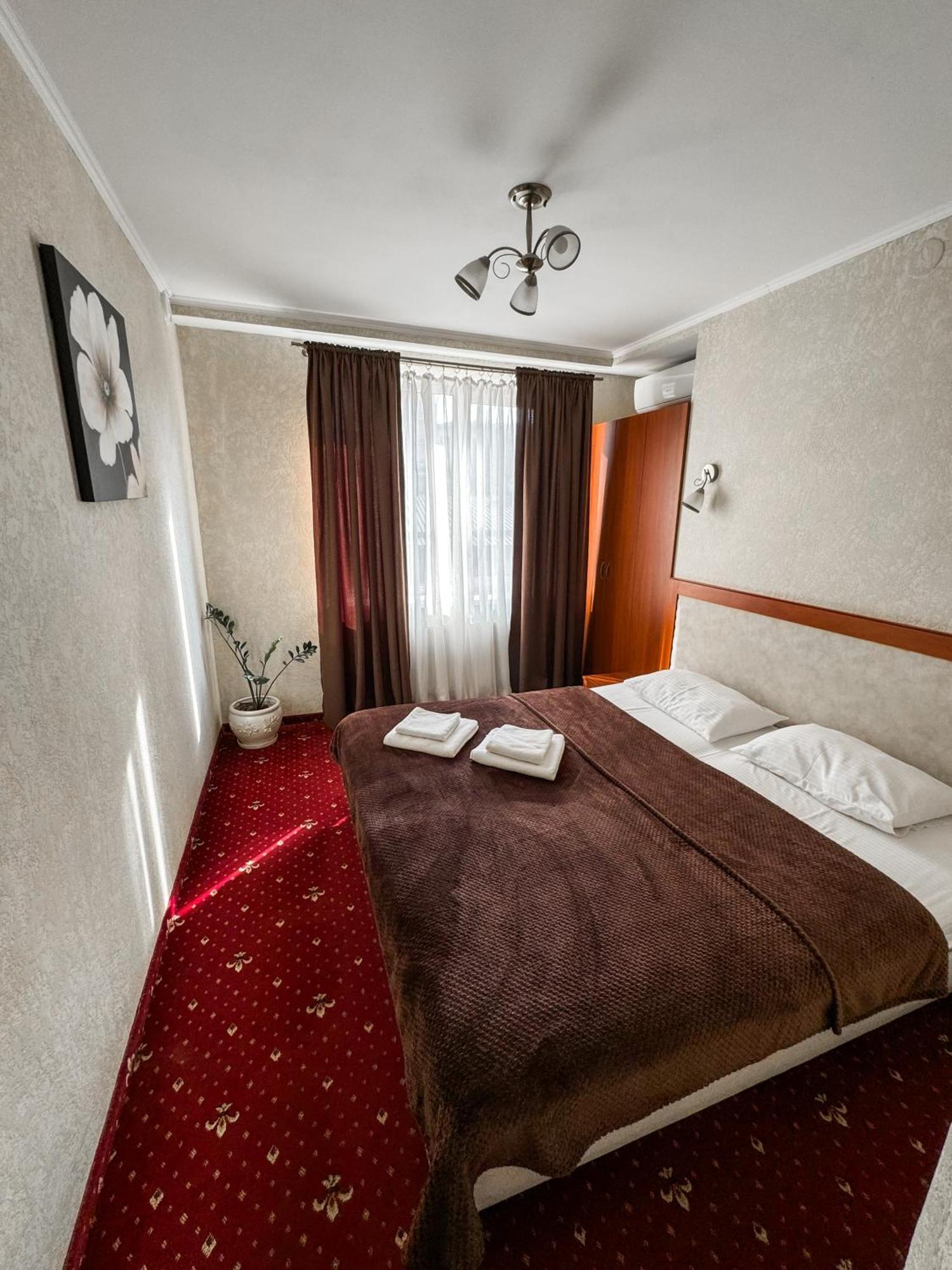 Apartments Deluxe Ivano Frankivsk Bagian luar foto