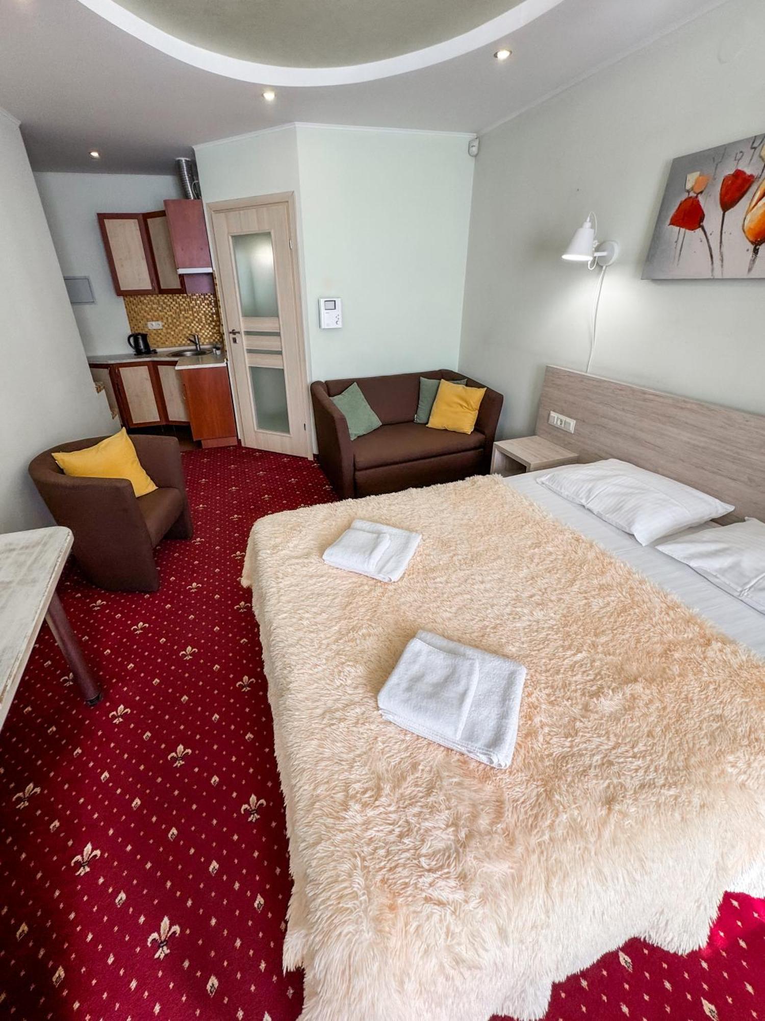 Apartments Deluxe Ivano Frankivsk Bagian luar foto