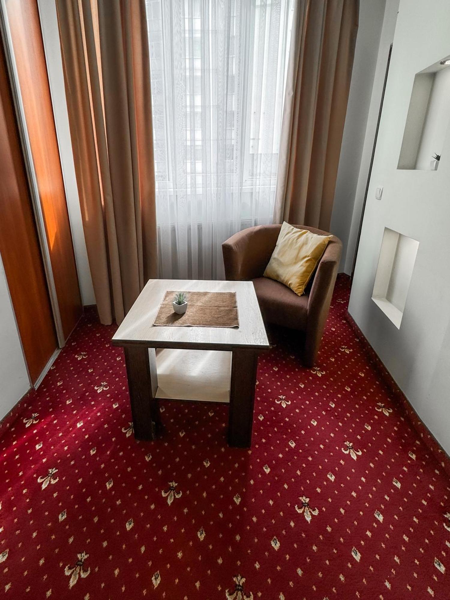 Apartments Deluxe Ivano Frankivsk Bagian luar foto