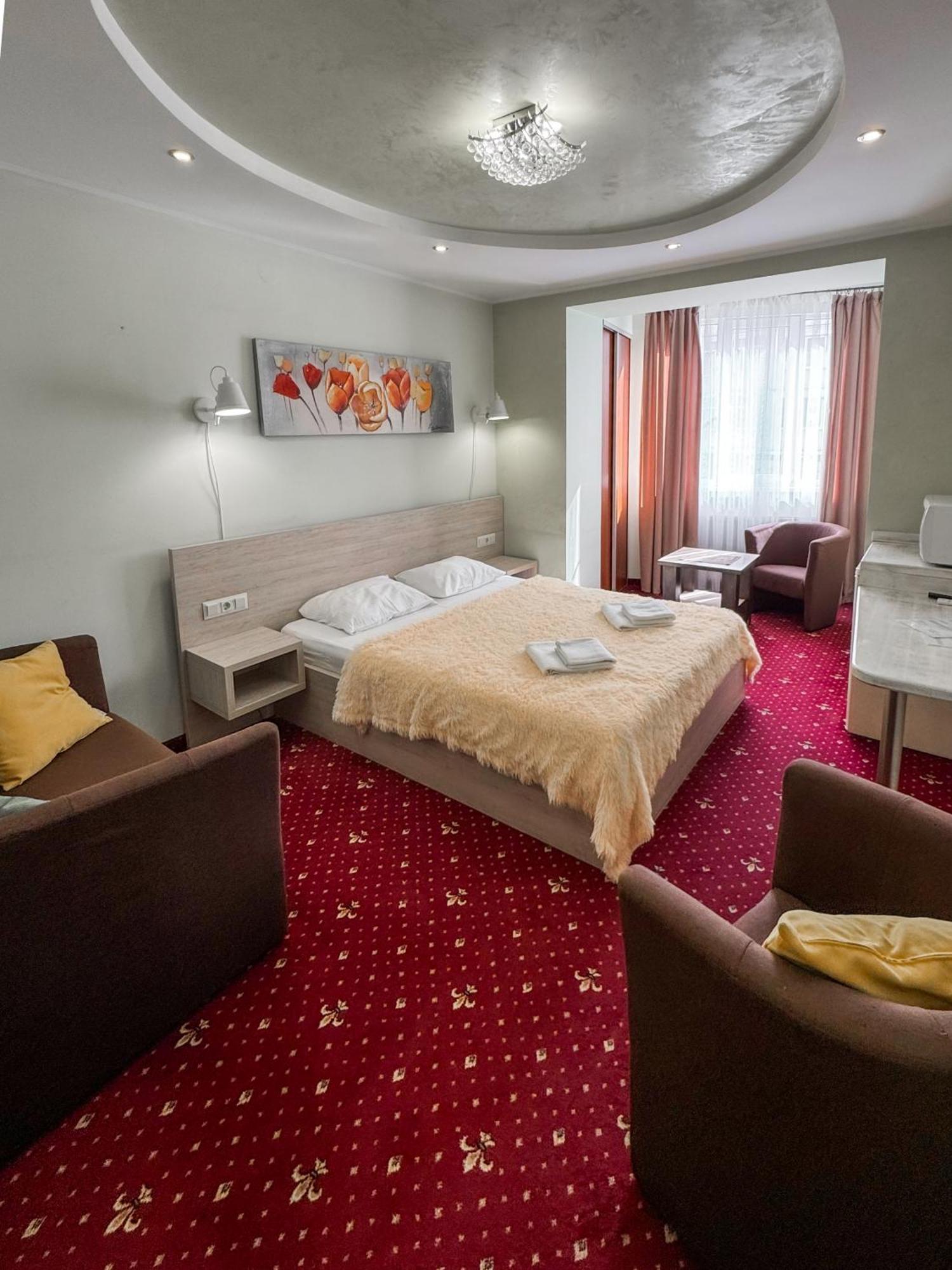 Apartments Deluxe Ivano Frankivsk Bagian luar foto