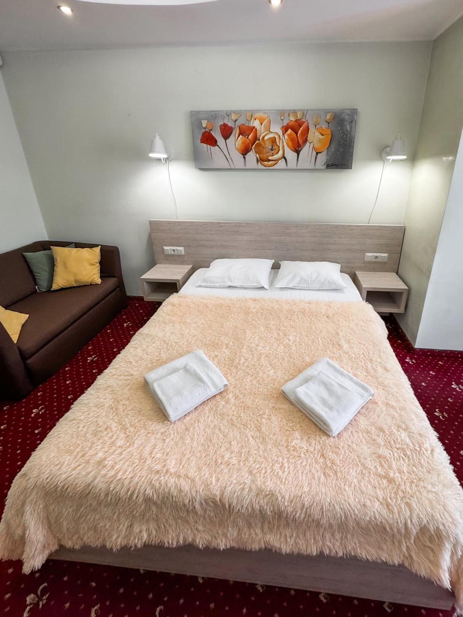 Apartments Deluxe Ivano Frankivsk Bagian luar foto