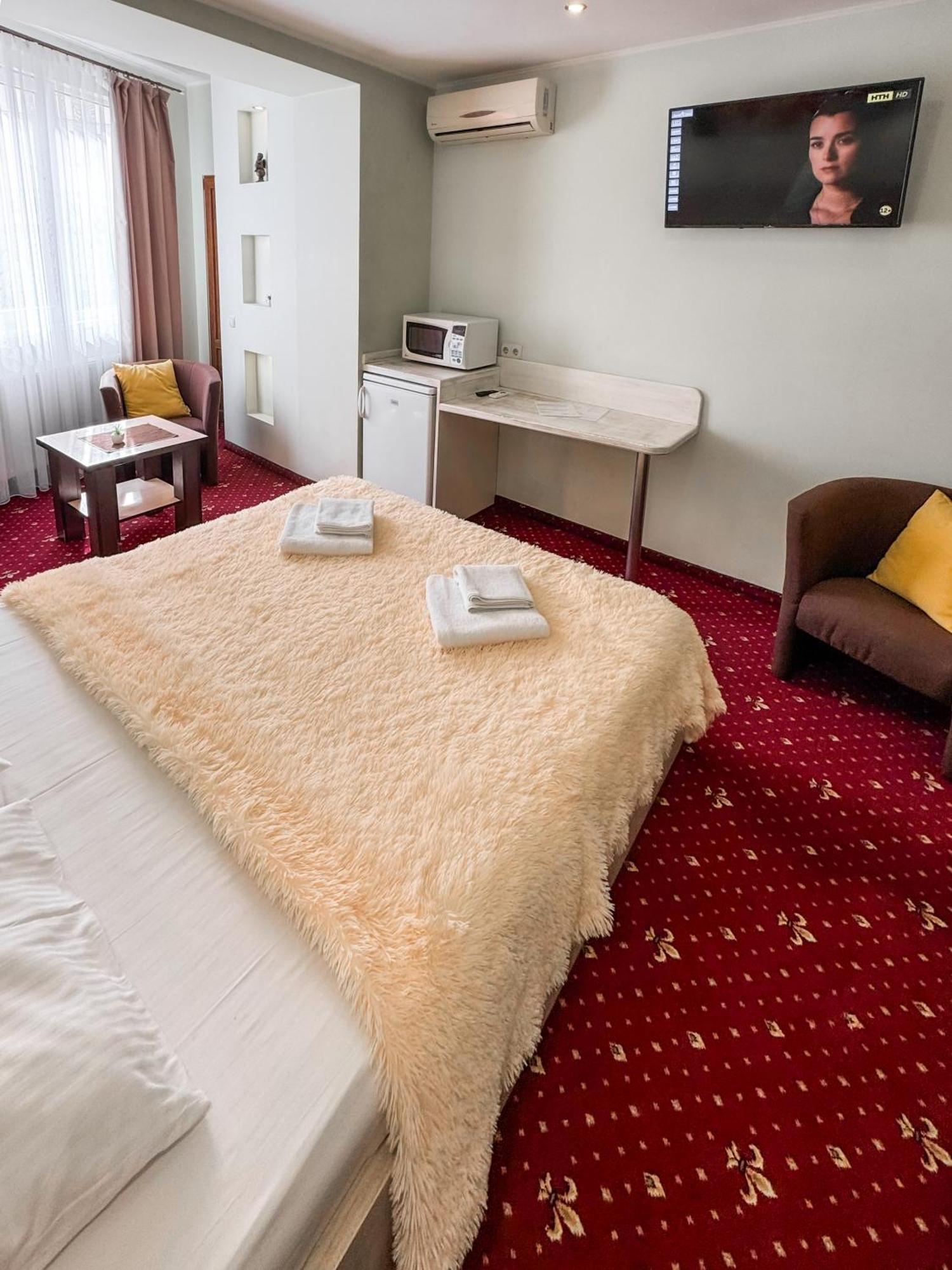 Apartments Deluxe Ivano Frankivsk Bagian luar foto
