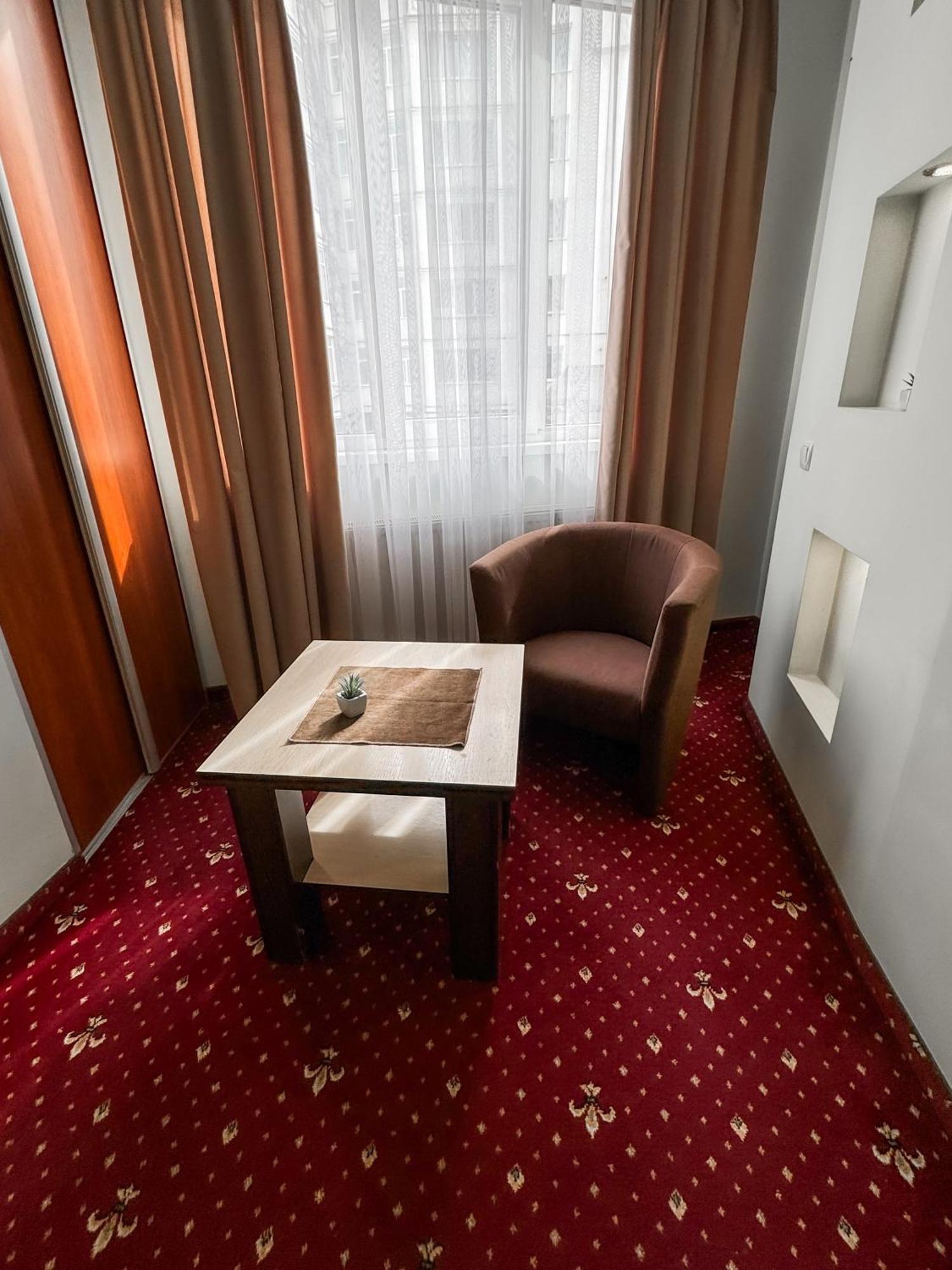 Apartments Deluxe Ivano Frankivsk Bagian luar foto