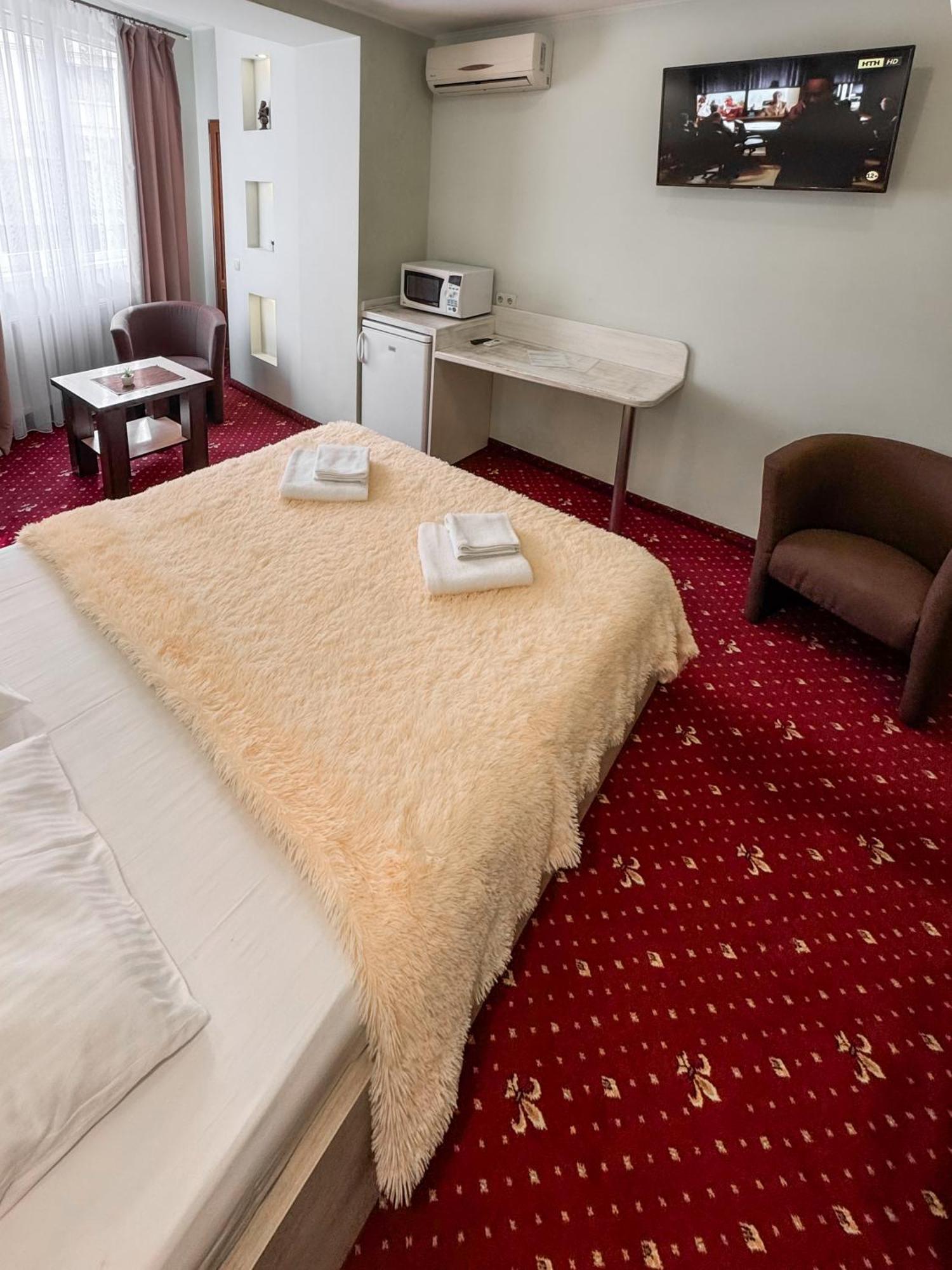 Apartments Deluxe Ivano Frankivsk Bagian luar foto