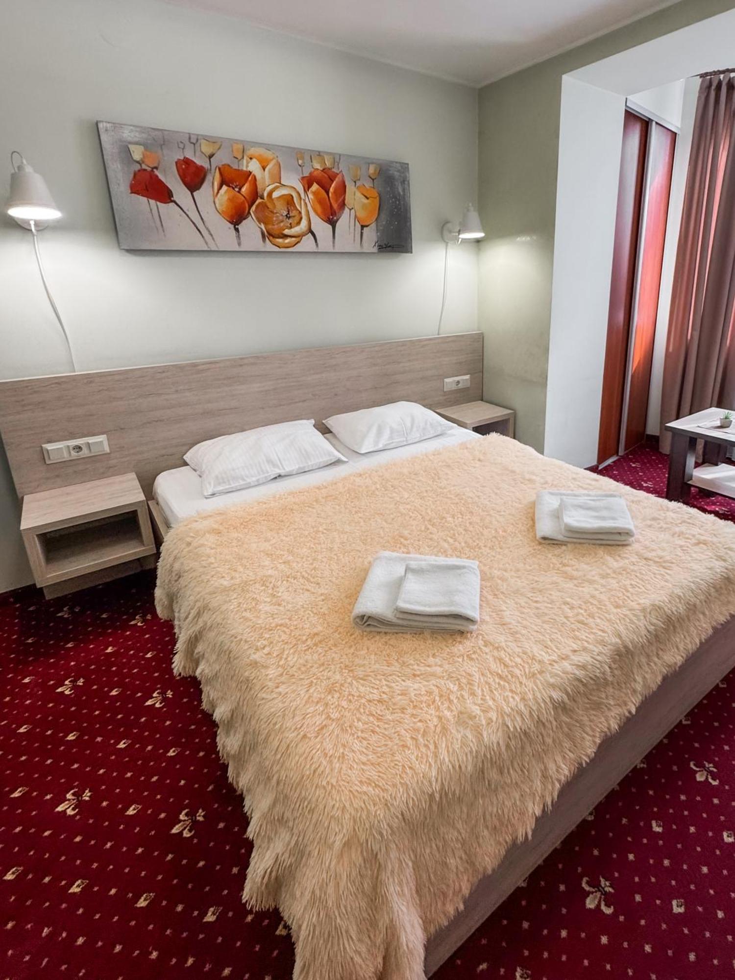 Apartments Deluxe Ivano Frankivsk Bagian luar foto
