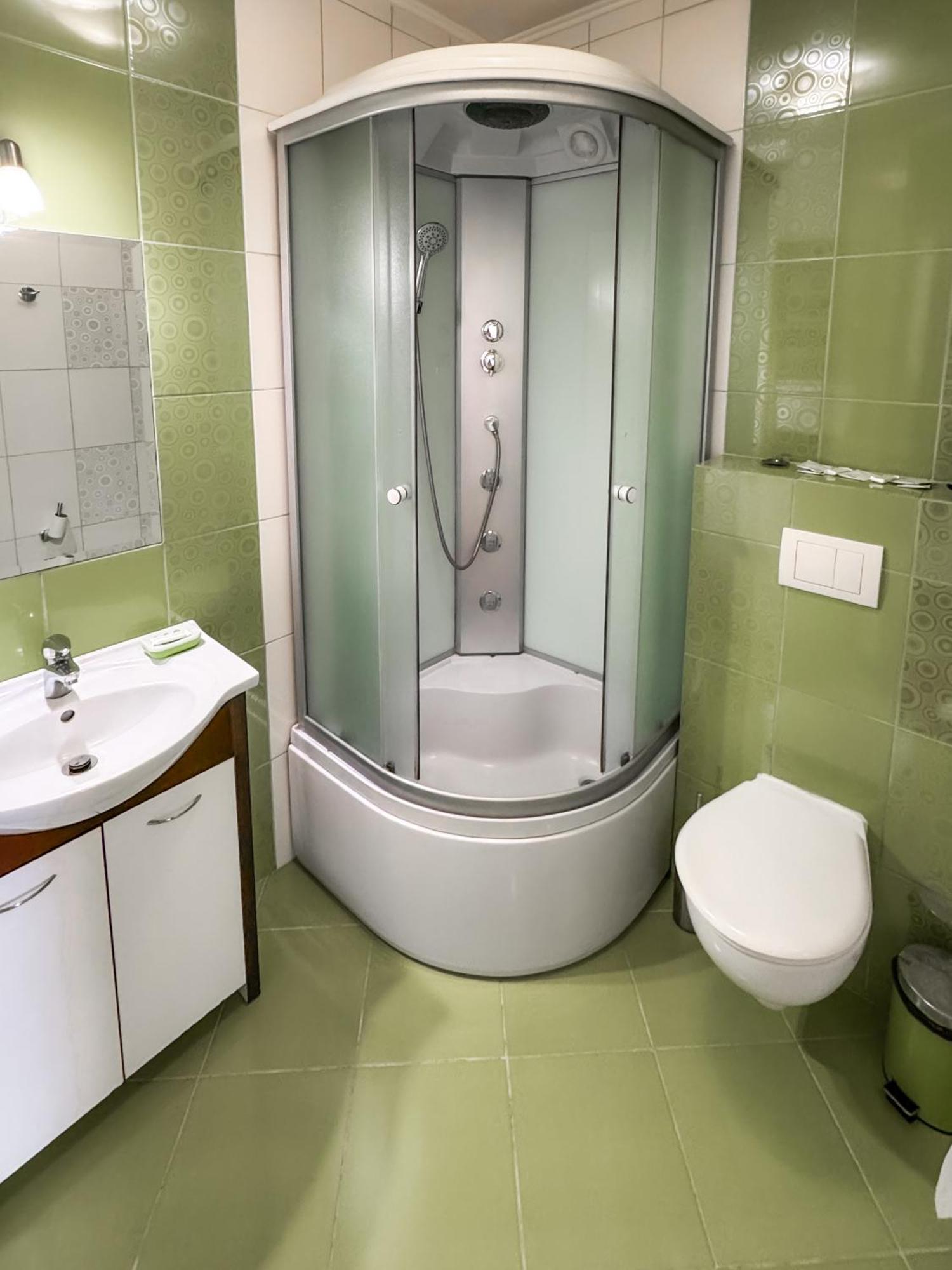 Apartments Deluxe Ivano Frankivsk Bagian luar foto