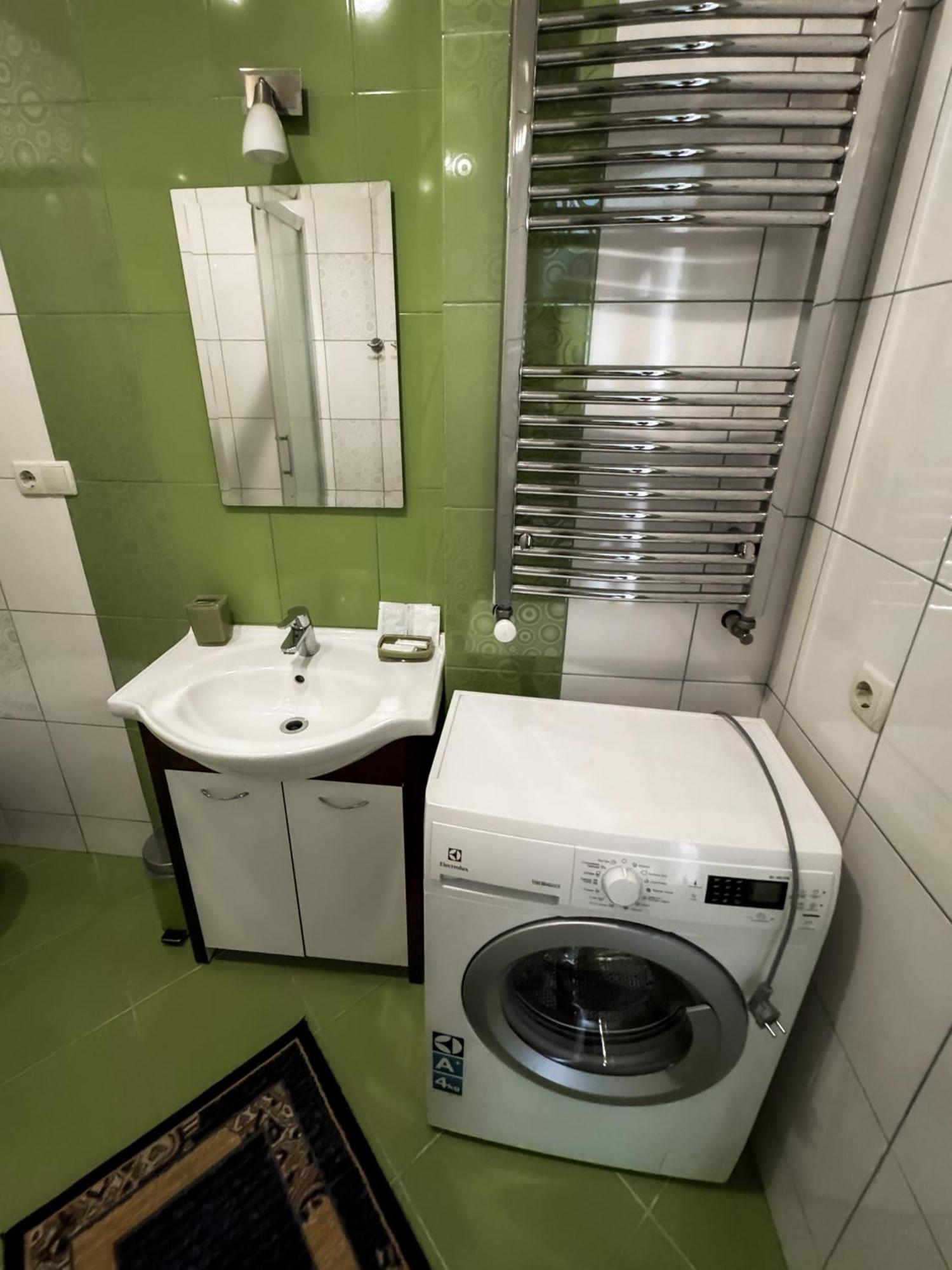 Apartments Deluxe Ivano Frankivsk Bagian luar foto