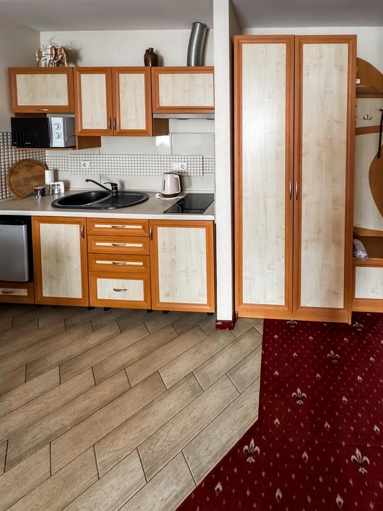 Apartments Deluxe Ivano Frankivsk Bagian luar foto