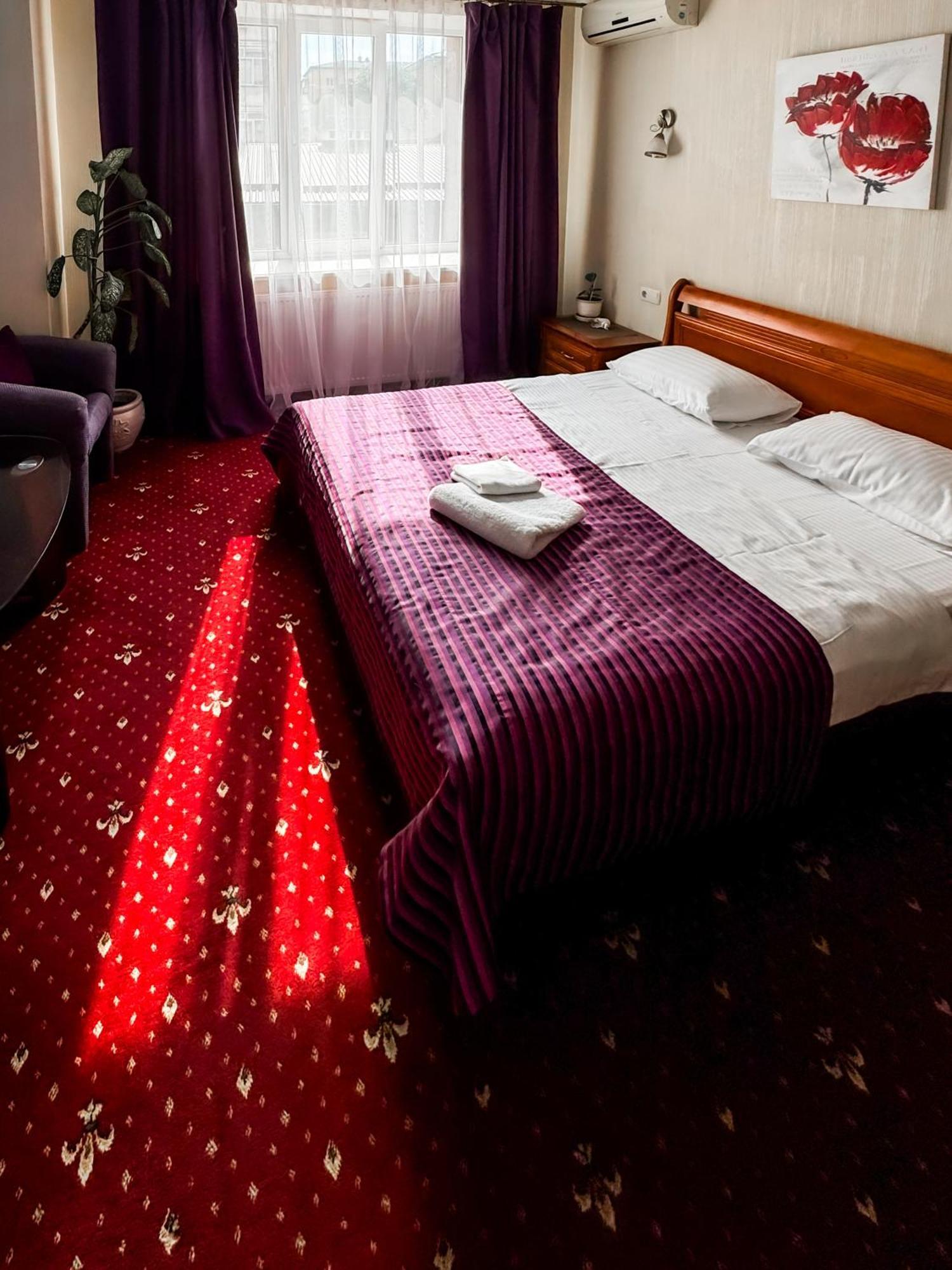 Apartments Deluxe Ivano Frankivsk Bagian luar foto