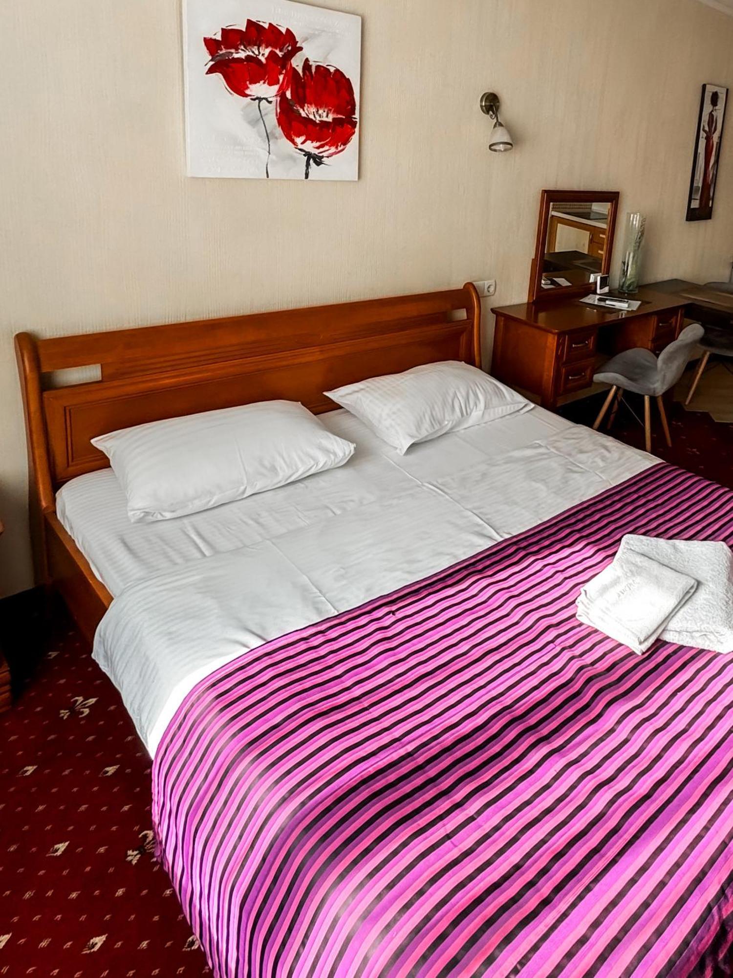 Apartments Deluxe Ivano Frankivsk Bagian luar foto