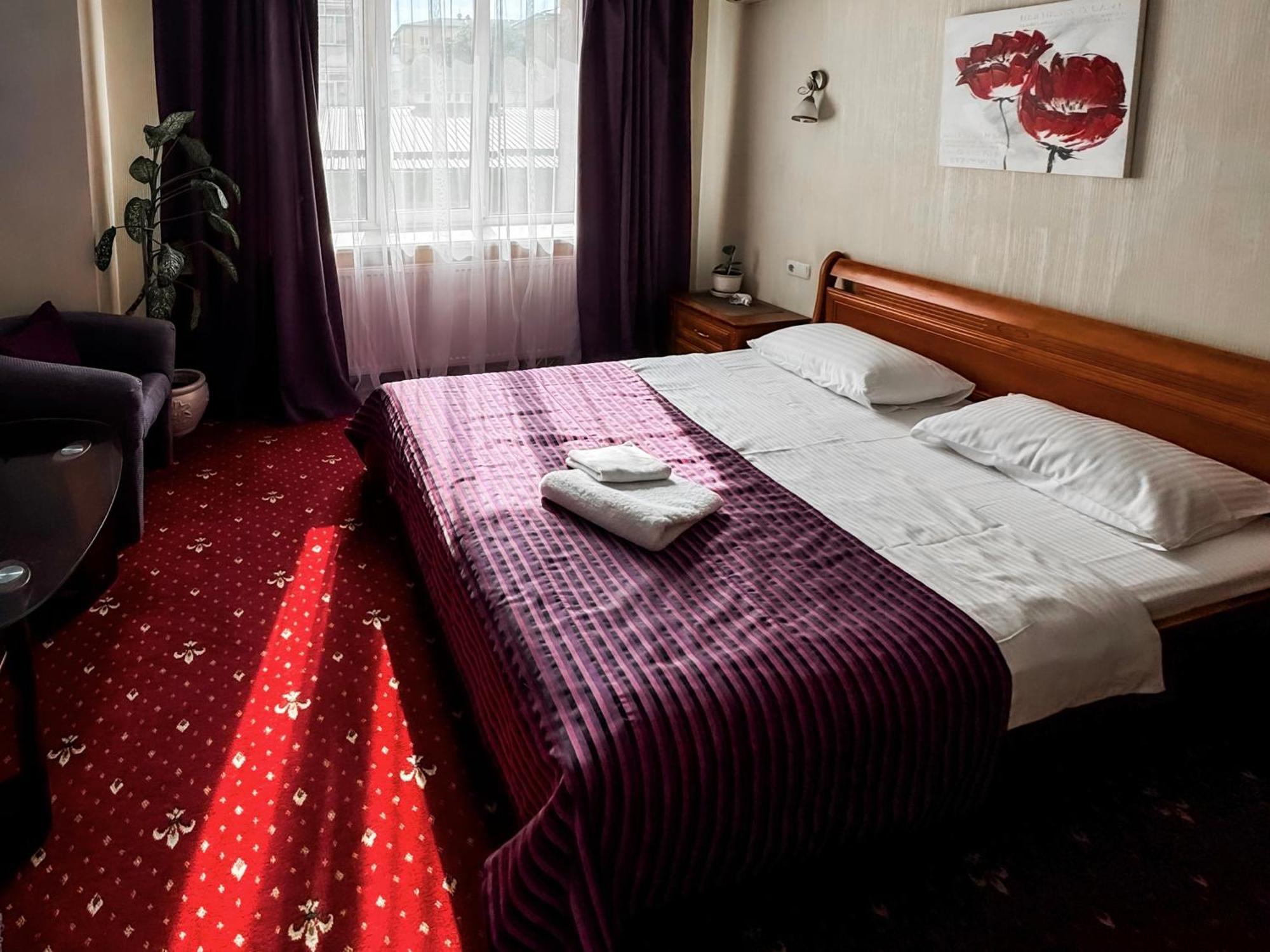 Apartments Deluxe Ivano Frankivsk Bagian luar foto